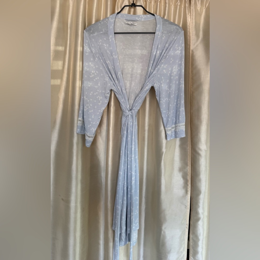 PJ Salvage Flower Print Robe with attached belt Size Large EUC